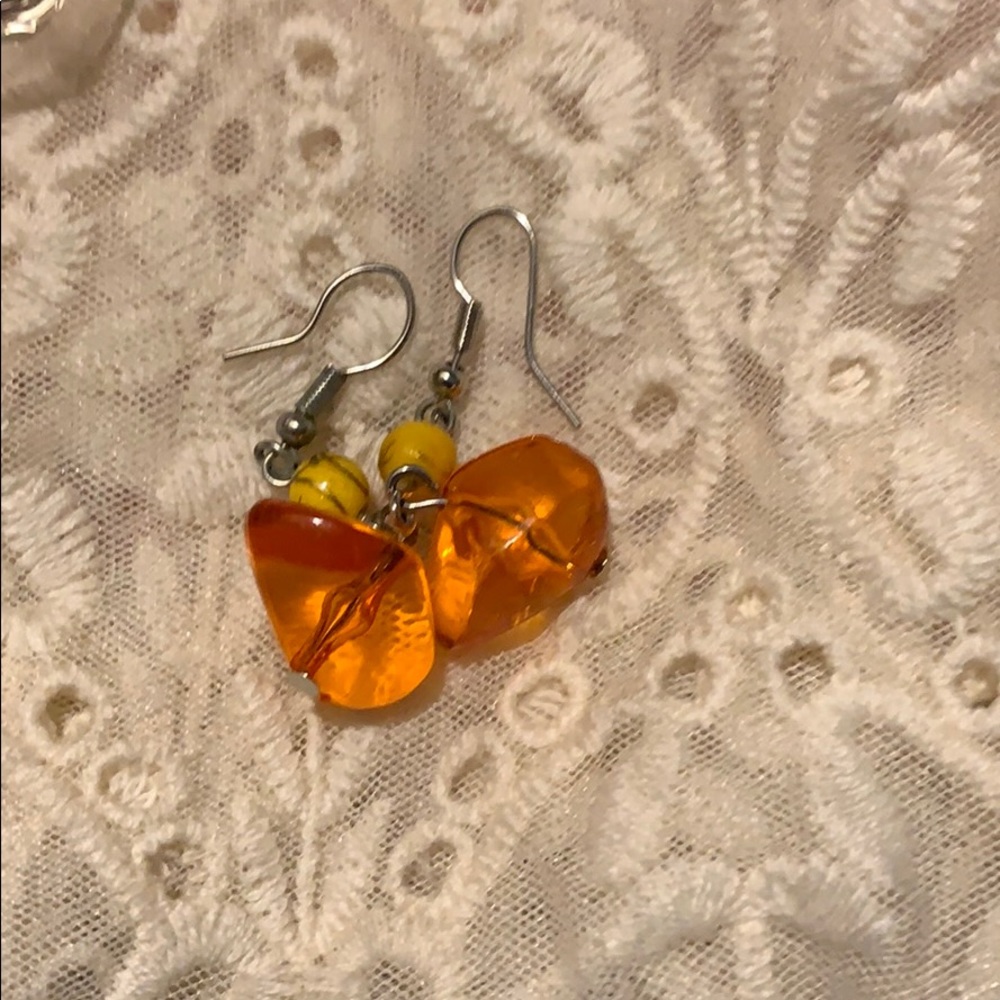 Orange costume bracelets & 2 or earrings - Picture 3 of 4